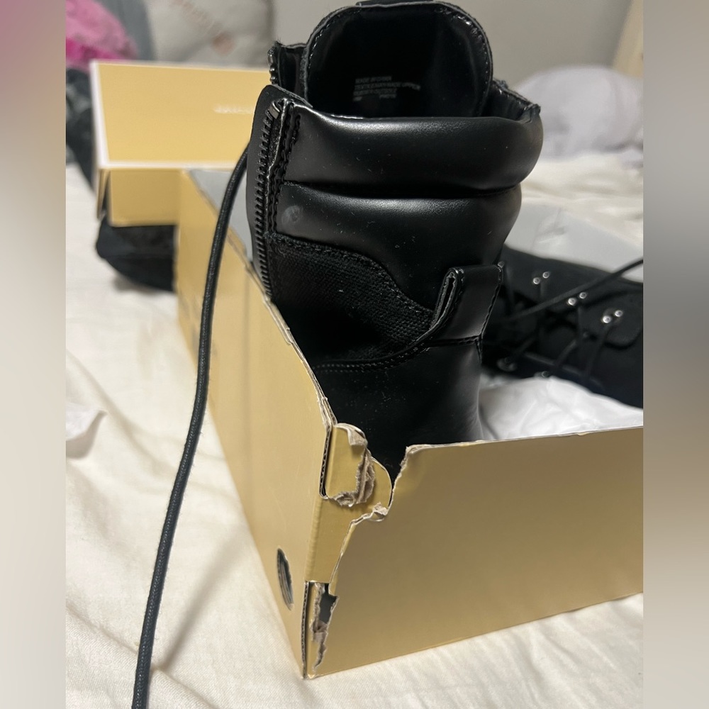 Boots 🥾 - Picture 6 of 16